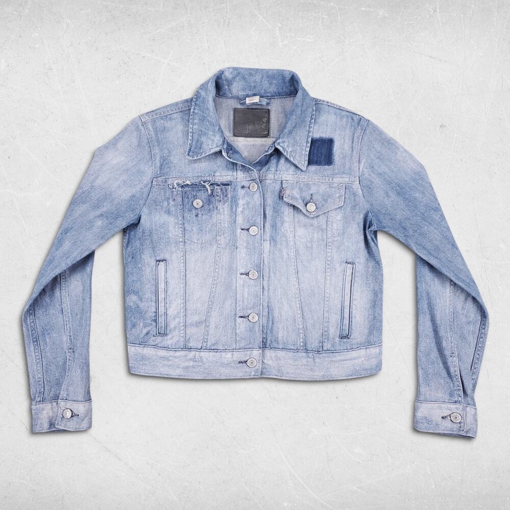 Levis Denim Jacket Womens L Blue Light Wash Distressed Ripped Grunge Retro
